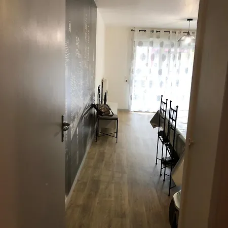 Appartement 2 Bedrooms For 5 With Parking - Near Tram Angers