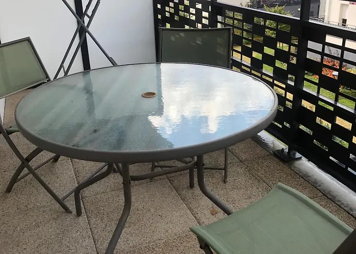 Apartmán 2 Bedrooms For 5 With Parking - Near Tram *