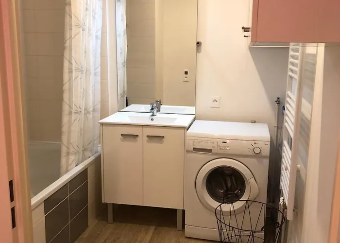 Pmr 2 Avec Parking, Proche Tram