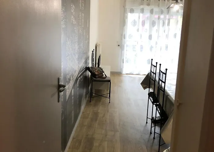 Apartmán 2 Bedrooms For 5 With Parking - Near Tram Angers