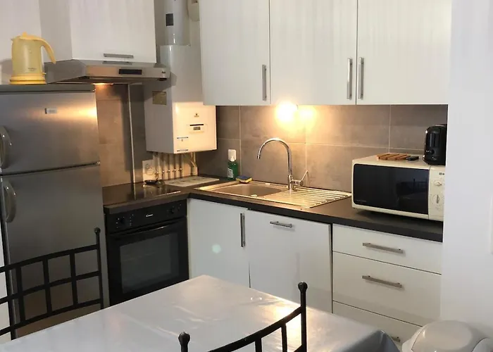 2 Bedrooms For 5 With Parking - Near Tram Angers