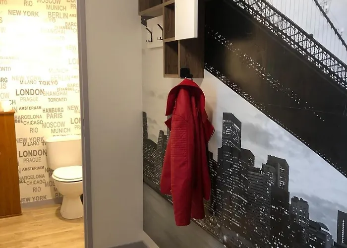 2 Bedrooms For 5 With Parking - Near Tram