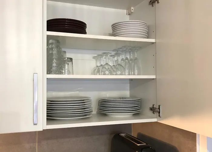 2 Bedrooms For 5 With Parking - Near Tram Apartmán *