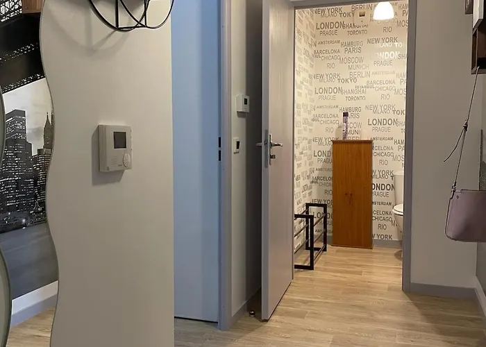 2 Bedrooms For 5 With Parking - Near Tram *