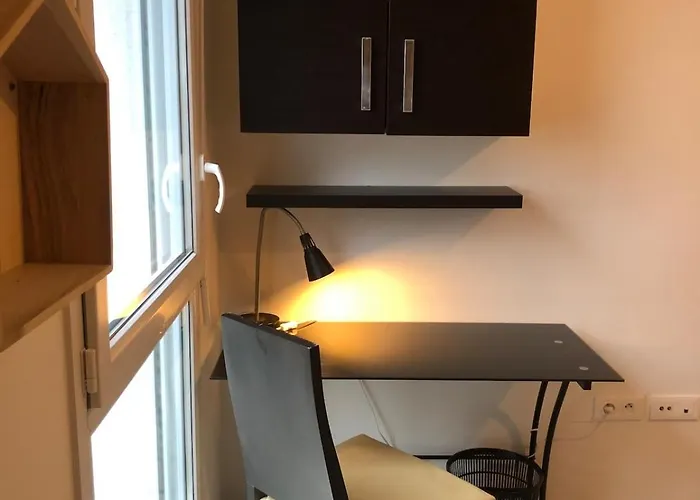 Pmr 2 Avec Parking, Proche Tram Apartment