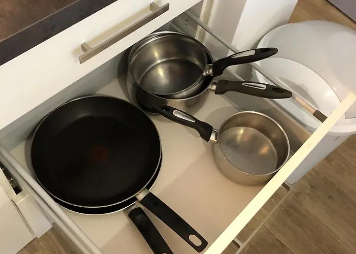 2 Bedrooms For 5 With Parking - Near Tram Apartmán *